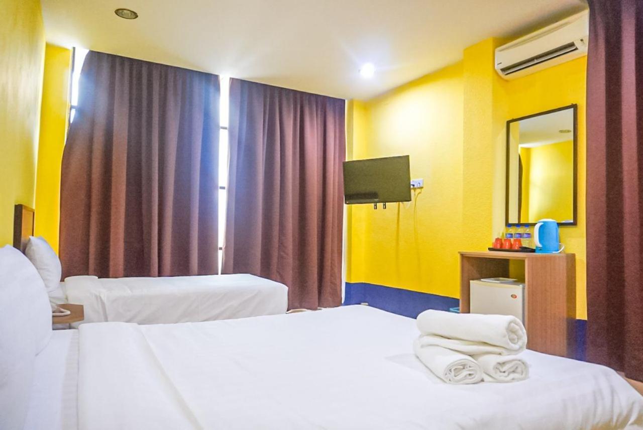 Hotel Zamburger Airport Kota Bharu Exterior photo